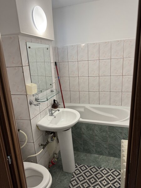 Titan, piata Nicolae Grigorescu.