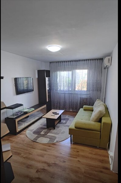 Titan, piata Nicolae Grigorescu.