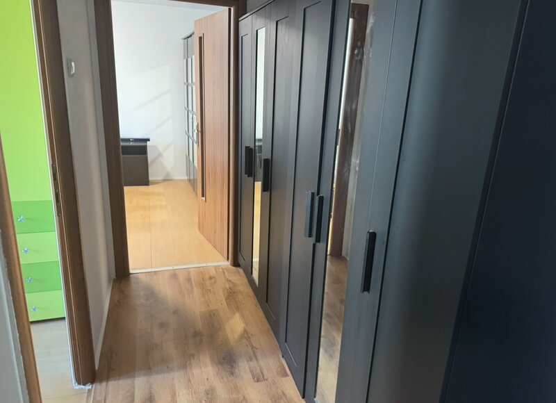 Titan, piata Nicolae Grigorescu.